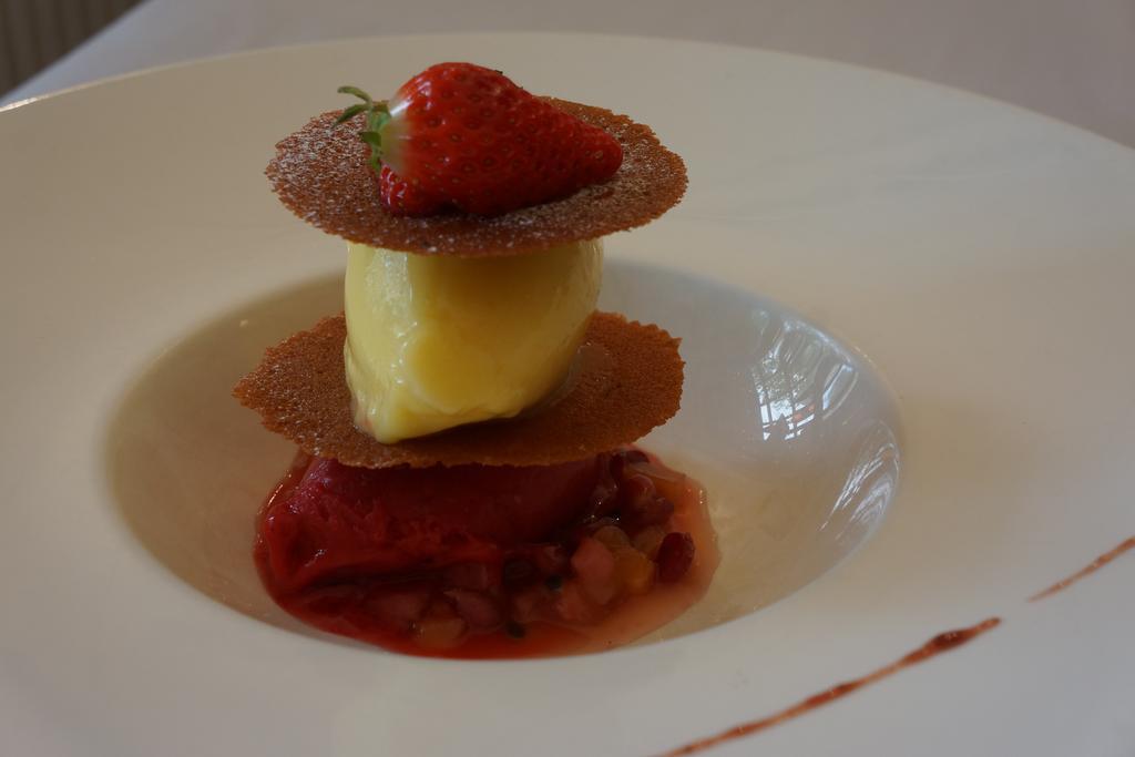 Hotel Courtille De Solutre ภายนอก รูปภาพ