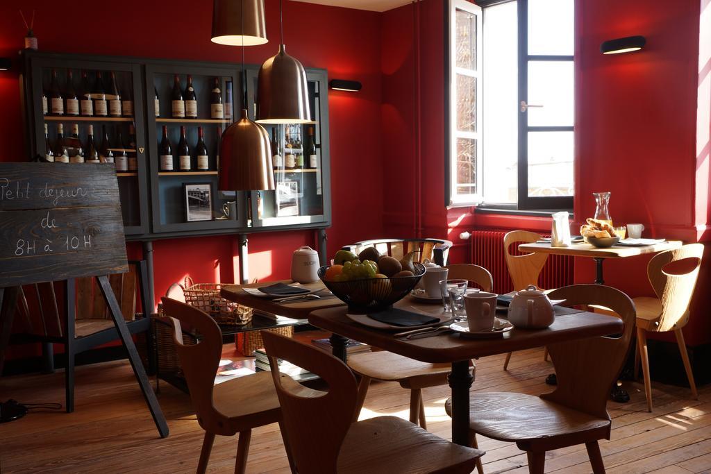Hotel Courtille De Solutre ภายนอก รูปภาพ