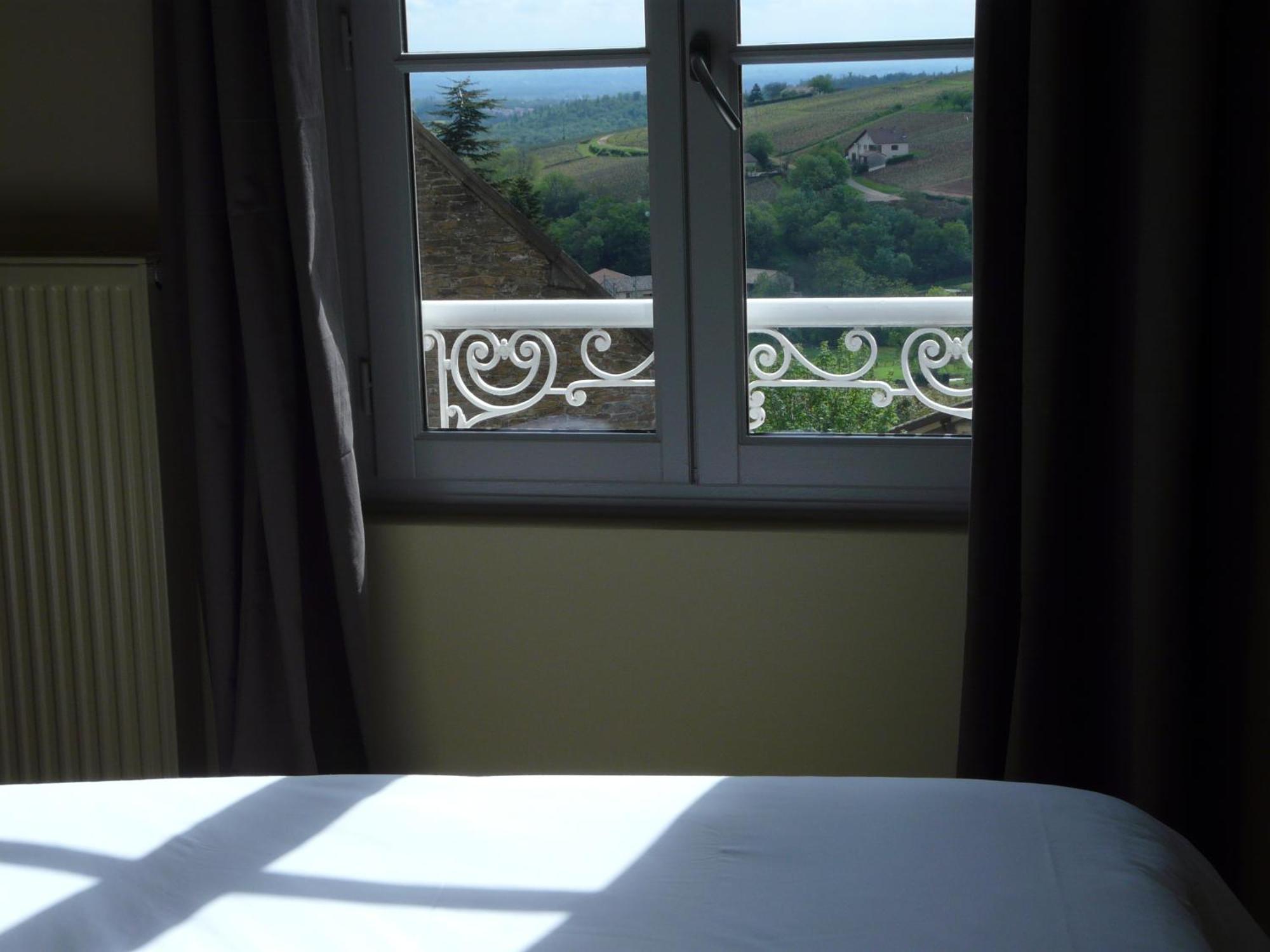 Hotel Courtille De Solutre ภายนอก รูปภาพ